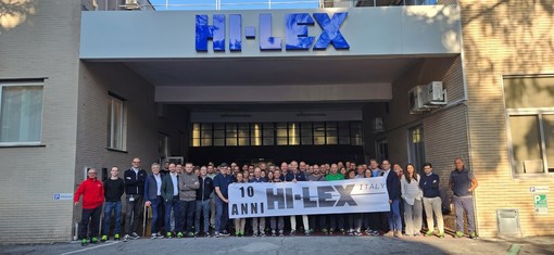 Hi-Lex Italy festeggia dieci anni nel gruppo: brindisi in stabilimento con i lavoratori Hi-Lex Italy festeggia dieci anni nel gruppo: brindisi in stabilimento con i lavoratori