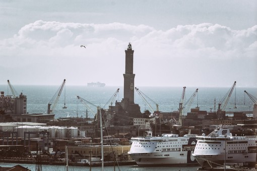 La Lanterna, simbolo millenario di Genova, eletta “Faro dell’Anno 2024”
