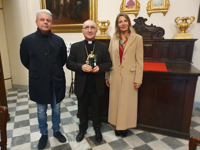 La florovivaista nei presepi liguri, la consegna della statuina ai vescovi liguri La florovivaista nei presepi liguri, la consegna della statuina ai vescovi liguri