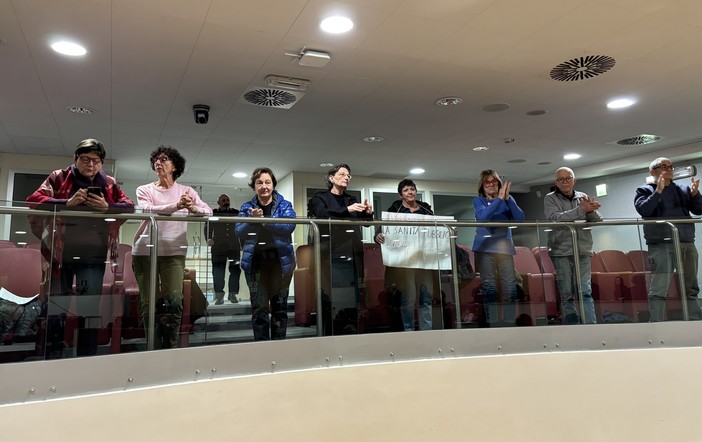 La protesta del ‘Fronte comune ligure’ arriva in Consiglio Regionale: “Lo sfascio della sanità accresce le disuguaglianze” (video) La protesta del ‘Fronte comune ligure’ arriva in Consiglio Regionale: “Lo sfascio della sanità accresce le disuguaglianze” (video)