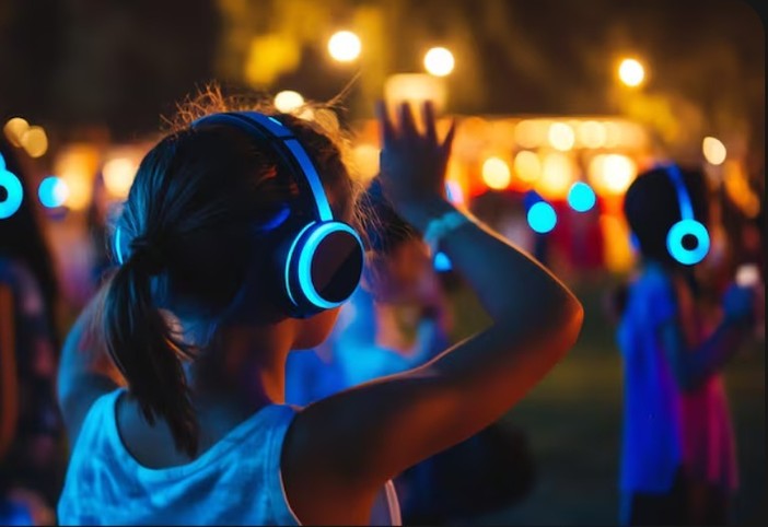 Camogli, a Ferragosto torna la Silent Disco in riva al mare Camogli, a Ferragosto torna la Silent Disco in riva al mare