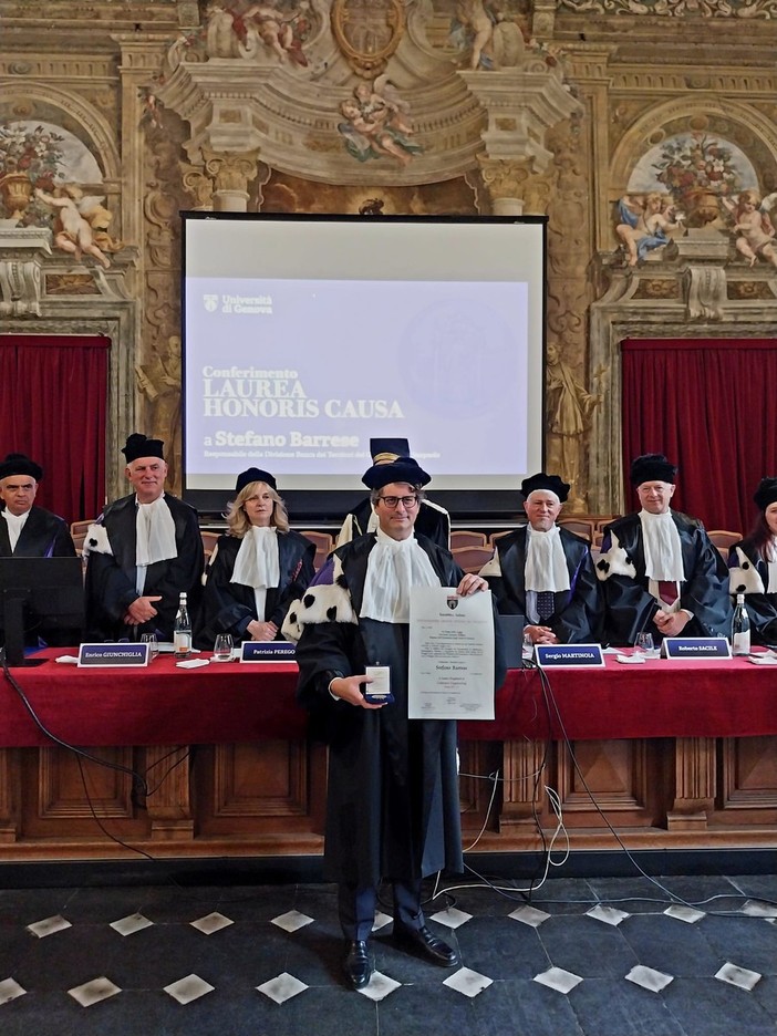 Laurea honoris causa a Stefano Barrese, da UniGe un messaggio sull’IA: “La tecnologia deve potenziare la dimensione umana” Laurea honoris causa a Stefano Barrese, da UniGe un messaggio sull’IA: “La tecnologia deve potenziare la dimensione umana”