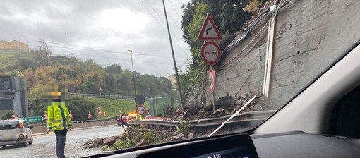 Frana sulla A10 tra Pegli e Aeroporto: 6 km di coda