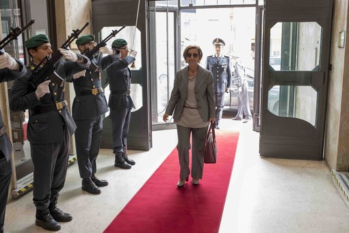 Il prefetto Perrotta visita il comando regionale della Guardia di Finanza