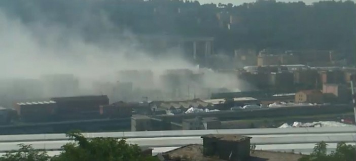 Ponte Morandi, il giorno dopo l'esplosione: adesso si pensa al futuro Ponte Morandi, il giorno dopo l'esplosione: adesso si pensa al futuro