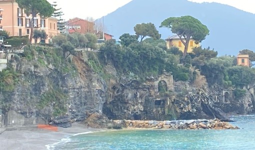 Frana a Sori, lunedì le valutazioni sulla tenuta del versante. Il sindaco Mario Reffo: “Evento legato al maltempo, situazione sotto controllo” Frana a Sori, lunedì le valutazioni sulla tenuta del versante. Il sindaco Mario Reffo: “Evento legato al maltempo, situazione sotto controllo”