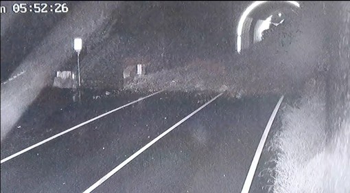 Chiavari: il momento della frana davanti alla galleria (VIDEO)