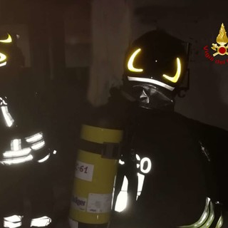 Incendio di un frigorifero in via Miani nella notte: due persone in ospedale