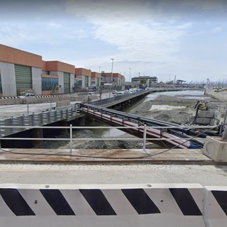 Sestri, la foce del Chiaravagna lasciata nel degrado e nell’abbandono