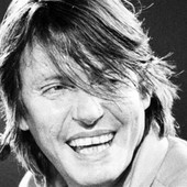 Dopo una vita lontano da Sanremo, De André si prende il Festival: sul palco dell’Ariston due cover e il figlio Cristiano Dopo una vita lontano da Sanremo, De André si prende il Festival: sul palco dell’Ariston due cover e il figlio Cristiano