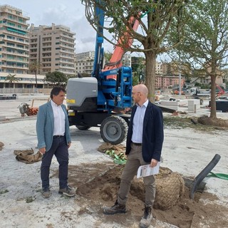 L'assessore Massimo Ferrante e il dirigente Giacomo Gallarati al cantiere di piazzale Kennedy