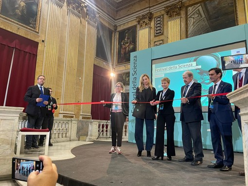 Festival della Scienza, oggi l’inaugurazione. Bucci: “Costruiamo ponti, non semafori”. Salis: “La scienza resti un’eccellenza per Genova e per il Paese”