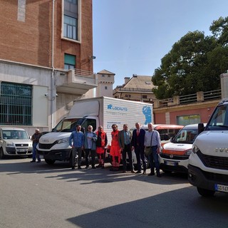 Destinazione Ucraina: partono da Genova due furgoni con aiuti umanitari
