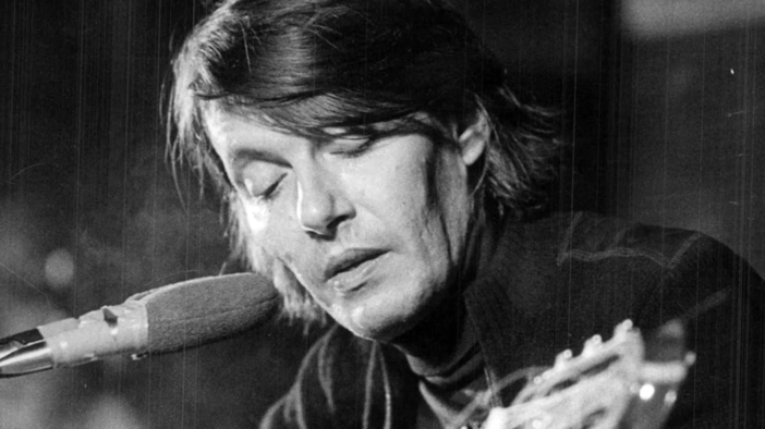 Il Genoa rende omaggio a Fabrizio De André: maglia speciale consegnata al figlio Cristiano