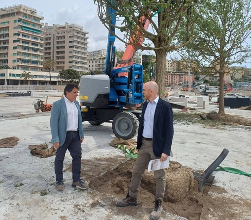L'assessore Massimo Ferrante e il dirigente Giacomo Gallarati al cantiere di piazzale Kennedy
