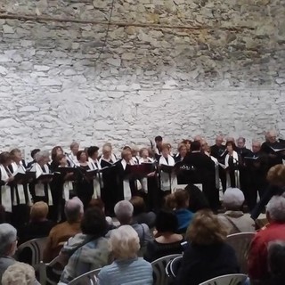 Il Gruppo Corale Unitre in concerto alla Radura della Memoria sabato 21 maggio, con canzoni in dialetto e poesie