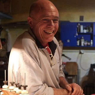 Il fascino antico e magico della liuteria che si respira a Genova