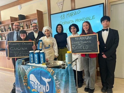 Giornata del Riciclo, l'impegno dei giovani chef di Alassio: "Così salviamo il mare dall'olio esausto"