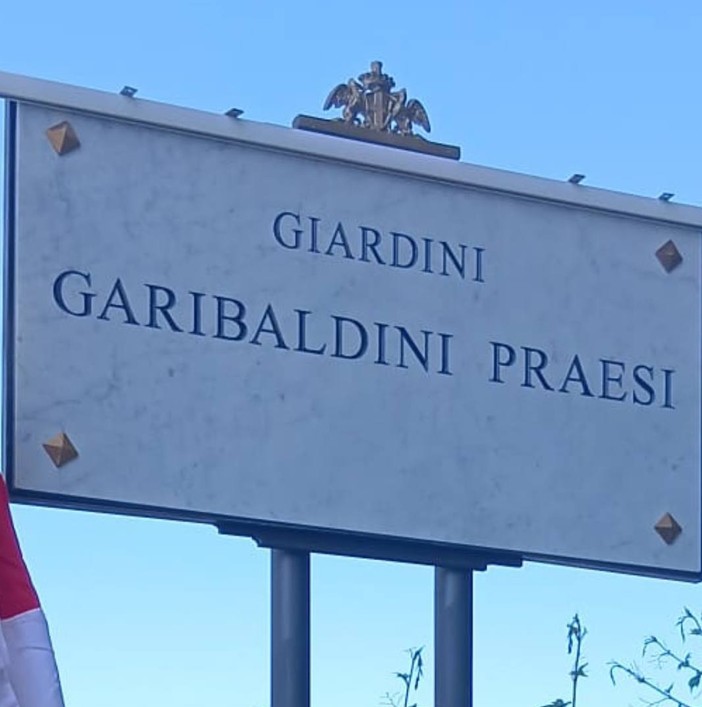 La targa dedicata ai Giardini Garibaldini Praesi