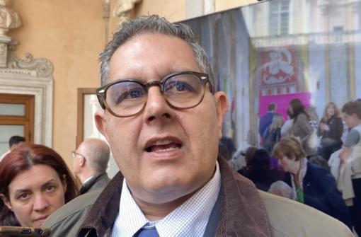 Corruzione in Liguria, le motivazioni che hanno portato all’arresto di Giovanni Toti: “Strumentalizzazione della funzione pubblica per interessi personali”