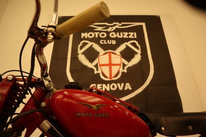 La Moto Guzzi compie cent'anni: annullo filatelico a Genova e mostra di modellini