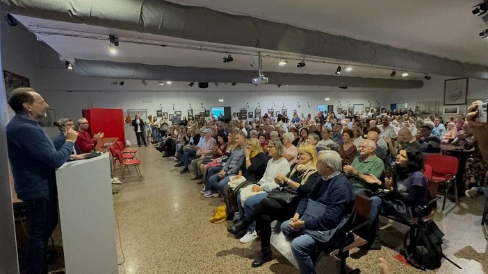 Le immagini dell'incontro al Circolo CAP di via Albertazzi Le immagini dell'incontro al Circolo CAP di via Albertazzi
