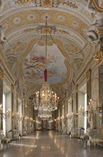 Galleria degli Specchi di Palazzo Reale, visite speciali a 2 euro prima della chiusura