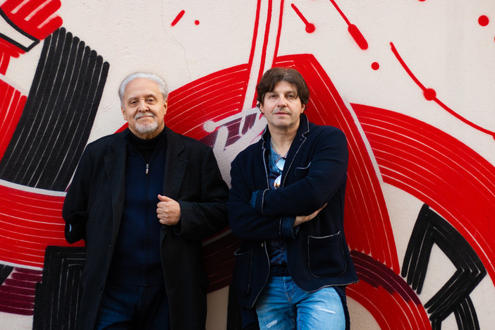 Debutto parigino per il concerto di Gian Piero Alloisio ed Emanuele Dabbono “Chi eravamo non ce lo potranno mai rubare” Debutto parigino per il concerto di Gian Piero Alloisio ed Emanuele Dabbono “Chi eravamo non ce lo potranno mai rubare”