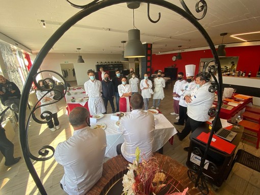 Pasta fresca e prodotti tipici: successo per la sfida tra i giovani chef degli istituti liguri (FOTO) Pasta fresca e prodotti tipici: successo per la sfida tra i giovani chef degli istituti liguri (FOTO)