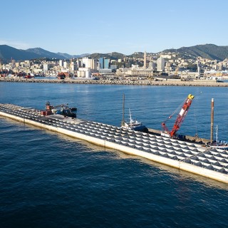 Posato il quindicesimo cassone della Nuova Diga Foranea: oltre cinquantamila le colonne di ghiaia consolidate