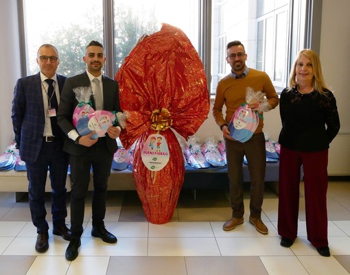 Pasqua di doni all'ospedale Gaslini con Pam Panorama