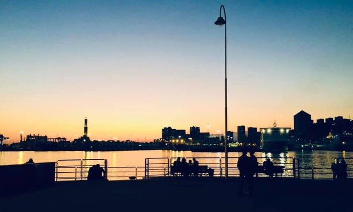 Il commissario Foscari ed un mistero da risolvere all’ombra della Lanterna Il commissario Foscari ed un mistero da risolvere all’ombra della Lanterna