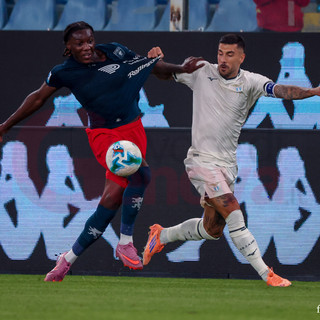 Norton-Cuffy contrasta Zaccagni, autore del 0-3 definitivo (foto Gabriele Siri)