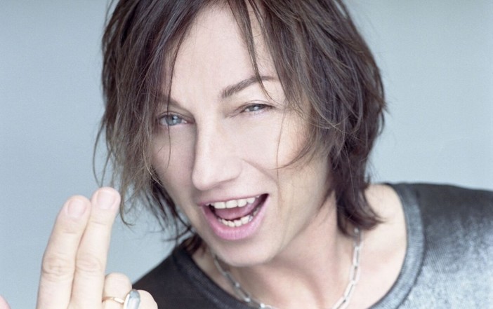 Un trono per Gianna Nannini dopo la caduta durante il concerto di Genova Un trono per Gianna Nannini dopo la caduta durante il concerto di Genova