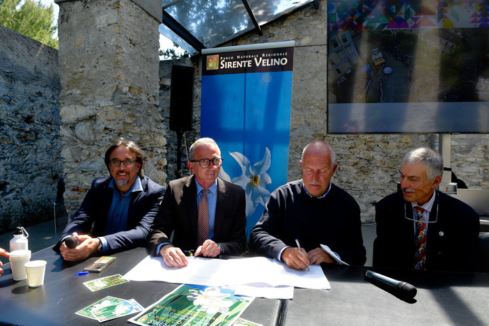 Parco dell'Antola gemellato con Parco Sirente Velino a Euroflora Parco dell'Antola gemellato con Parco Sirente Velino a Euroflora