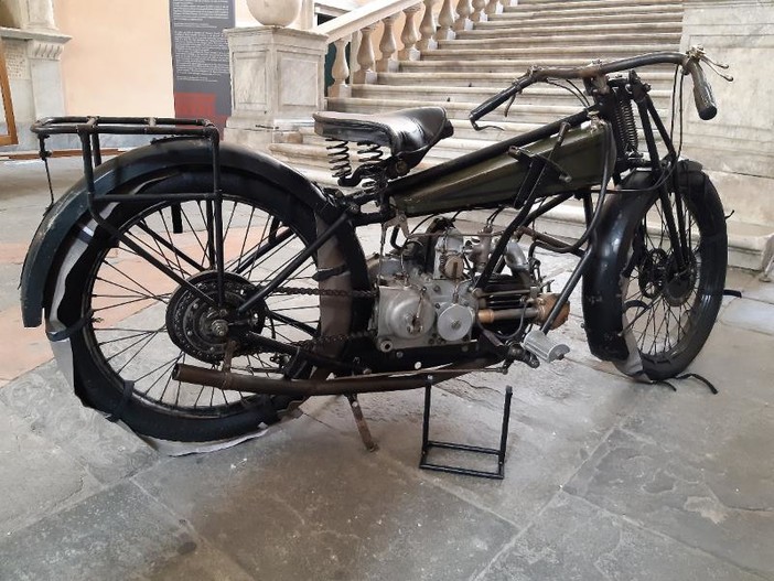 La Moto Guzzi G.P. 500 del 1919 approda a Palazzo Tursi per tre giorni (FOTO)