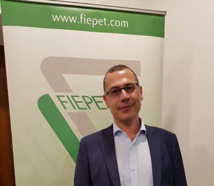Banchieri (Fiepet Confesercenti): "Bene ridiscutere di riaperture ma le regole sono inapplicabili per decine di migliaia di ristoranti e bar" Banchieri (Fiepet Confesercenti): "Bene ridiscutere di riaperture ma le regole sono inapplicabili per decine di migliaia di ristoranti e bar"