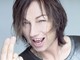 Un trono per Gianna Nannini dopo la caduta durante il concerto di Genova Un trono per Gianna Nannini dopo la caduta durante il concerto di Genova