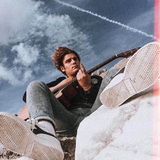 Arriva l''Astronave' di Gustavo: ultimo singolo del cantautore genovese Arriva l''Astronave' di Gustavo: ultimo singolo del cantautore genovese