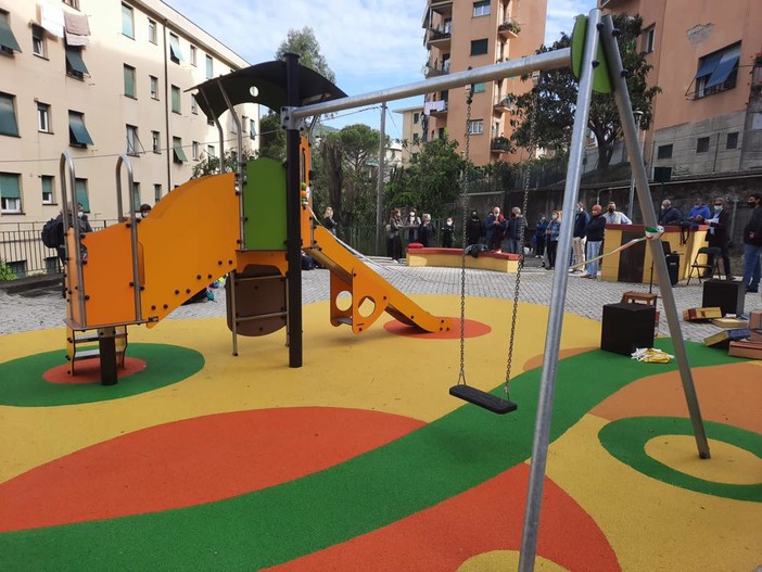 Montesignano: panchine, tavoli e una nuova area giochi nei giardini Varesano