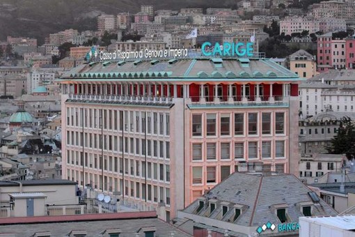 Addio alla storica sede Carige: l’edificio di via Cassa di Risparmio verso una nuova vita