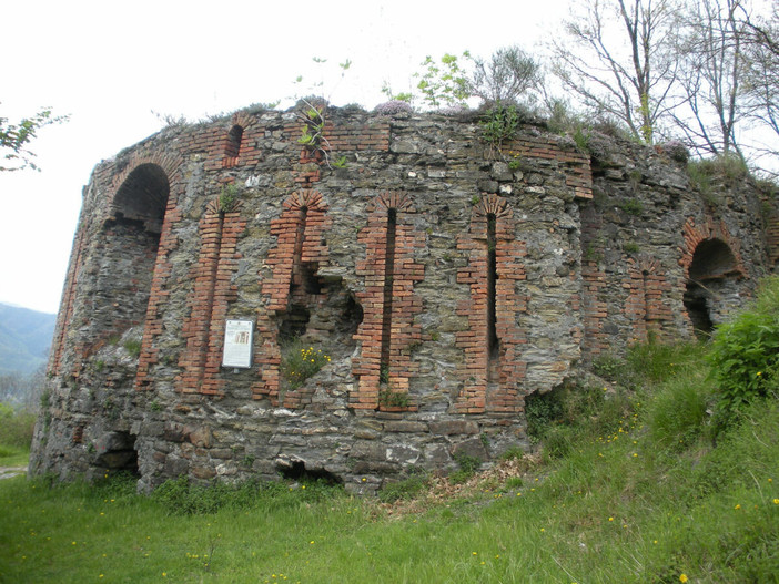Alla scoperta di Forti - Torre di Granarolo, la sorvegliante sospesa tra la città e la Valpolcevera Alla scoperta di Forti - Torre di Granarolo, la sorvegliante sospesa tra la città e la Valpolcevera