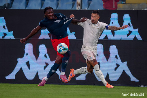Norton-Cuffy contrasta Zaccagni, autore del 0-3 definitivo (foto Gabriele Siri) Norton-Cuffy contrasta Zaccagni, autore del 0-3 definitivo (foto Gabriele Siri)