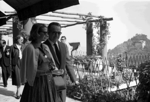 Grace Kelly e Ranieri di Monaco - Portofino 1957 (Archivio fotografico Leoni) Grace Kelly e Ranieri di Monaco - Portofino 1957 (Archivio fotografico Leoni)