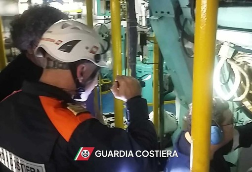 Porto di Genova, stop a fumi anomali e rumori: la Capitaneria intensifica i controlli sulle navi in sosta