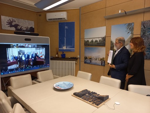 Siglato il patto di collaborazione tra Genova e Lima, Bucci: "Un legame che risale al XVI secolo" Siglato il patto di collaborazione tra Genova e Lima, Bucci: "Un legame che risale al XVI secolo"