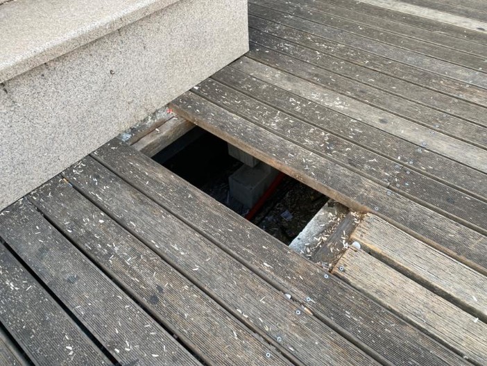 Pegli, la voragine ai Giardini Catellani e il degrado di Villa Doria (FOTO)