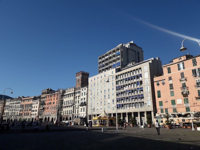 Meteo: cielo sereno e caldo estivo a Genova, ma ancora per poco