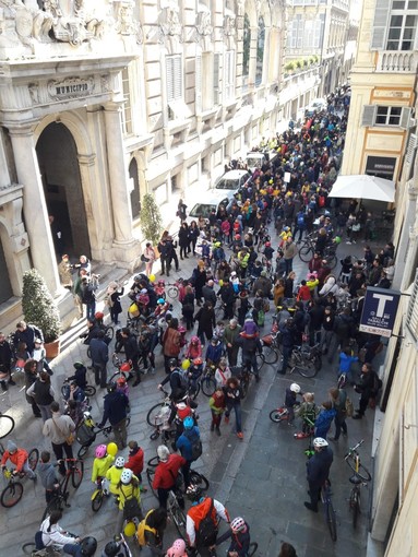 &quot;Tutta Genova bikes to school&quot;: genitori e figli in bici per la mobilità sostenibile