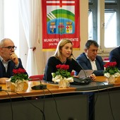 Giunte itineranti, si riparte da Ponente: stanziamenti per l'edilizia popolare e nuove aule studio Giunte itineranti, si riparte da Ponente: stanziamenti per l'edilizia popolare e nuove aule studio